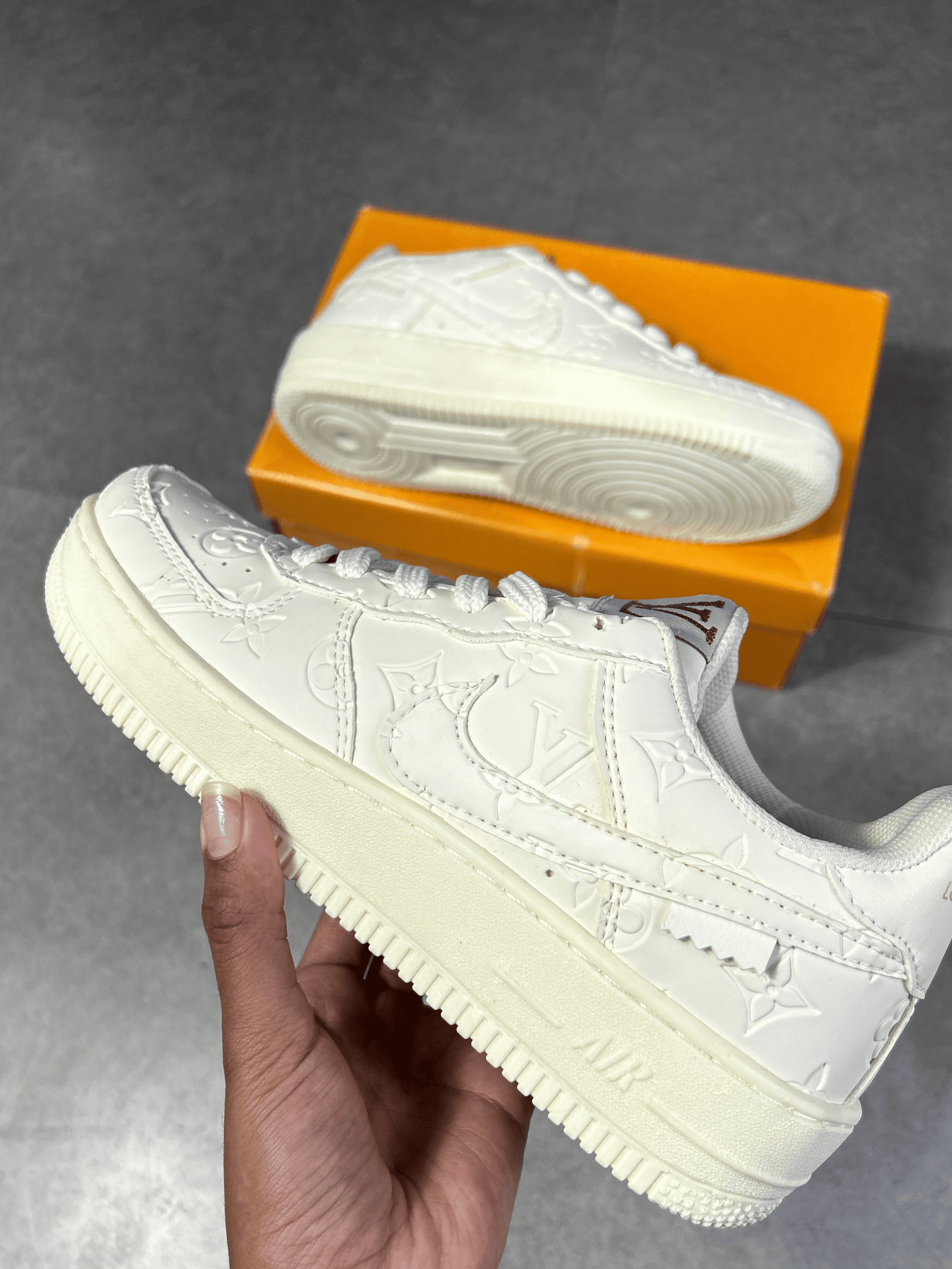 TÊNIS AIR FORCE LV OFF WHITE
