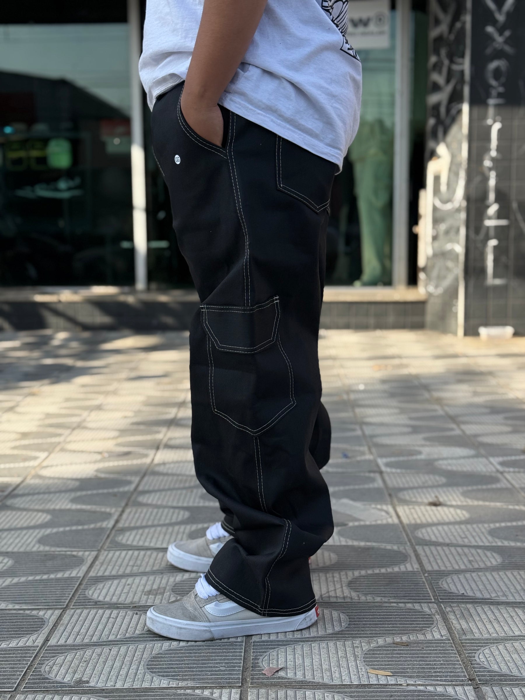 Calça Cargo Preto linhas brancas