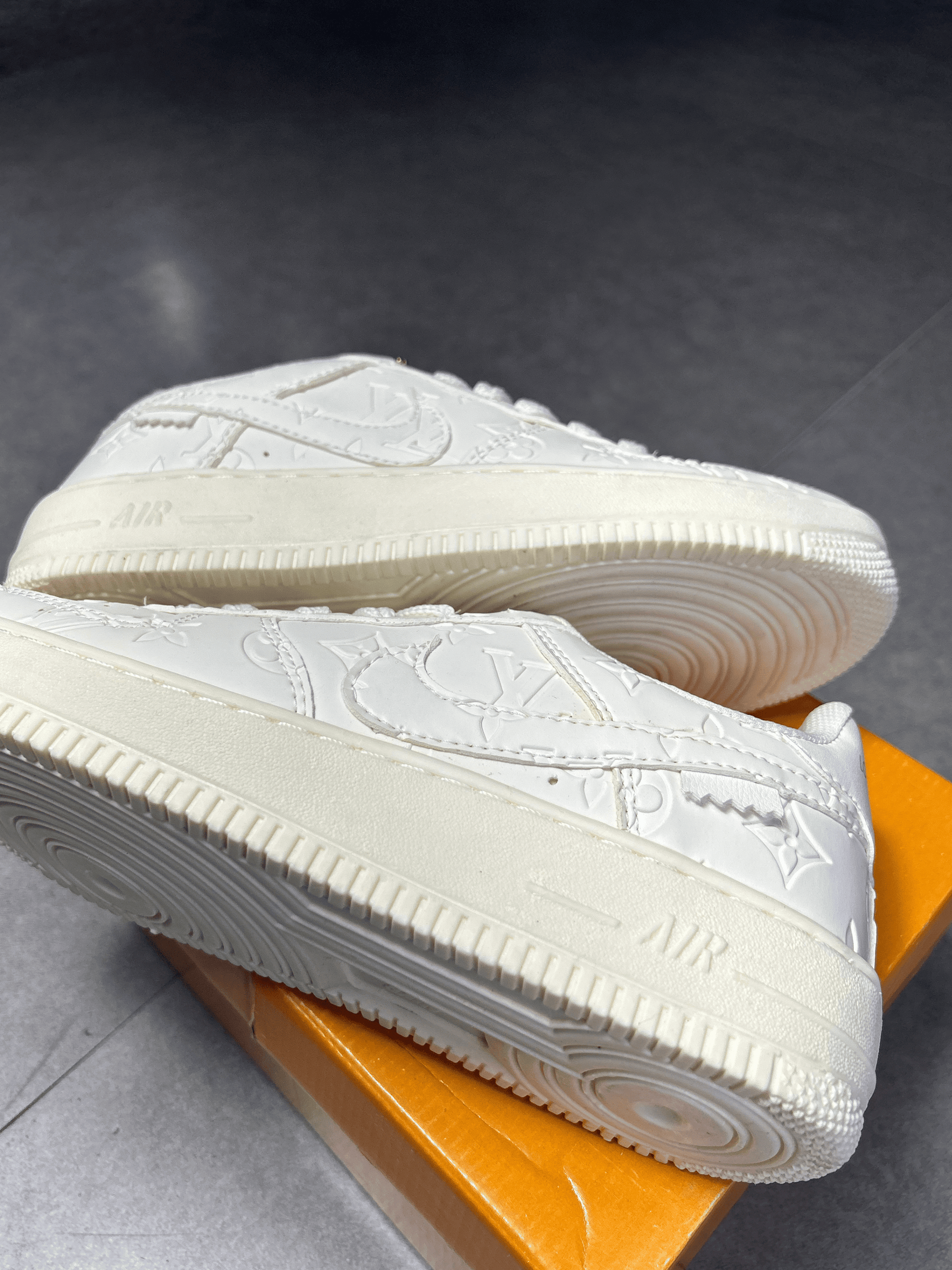 TÊNIS AIR FORCE LV OFF WHITE
