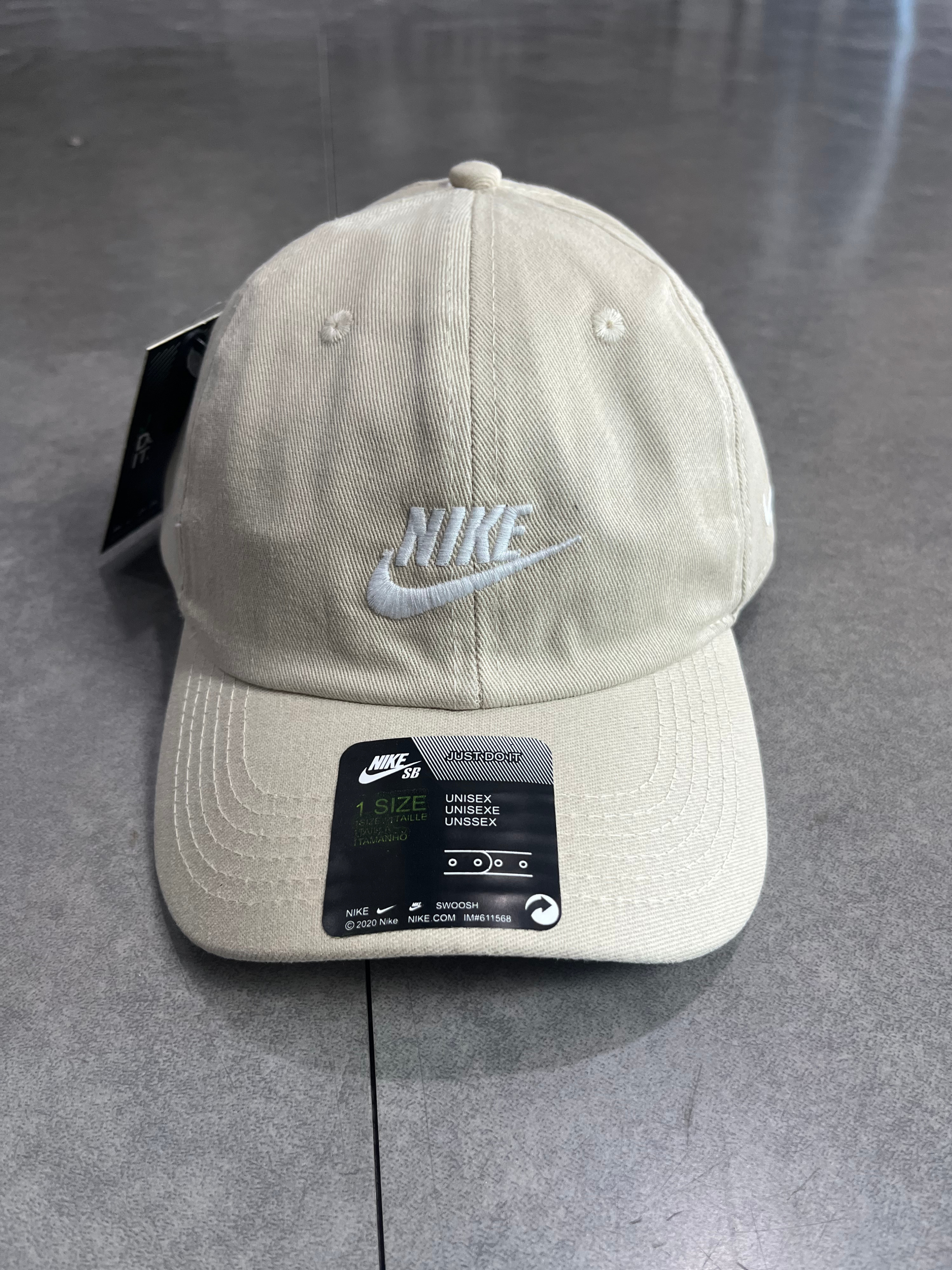 BONÉ FITA CURVADO NK BEJE