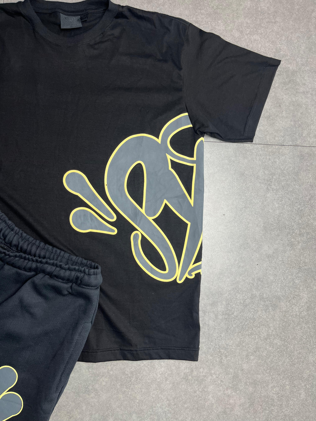 CONJUNTO SYNA PRETO COM AMARELO