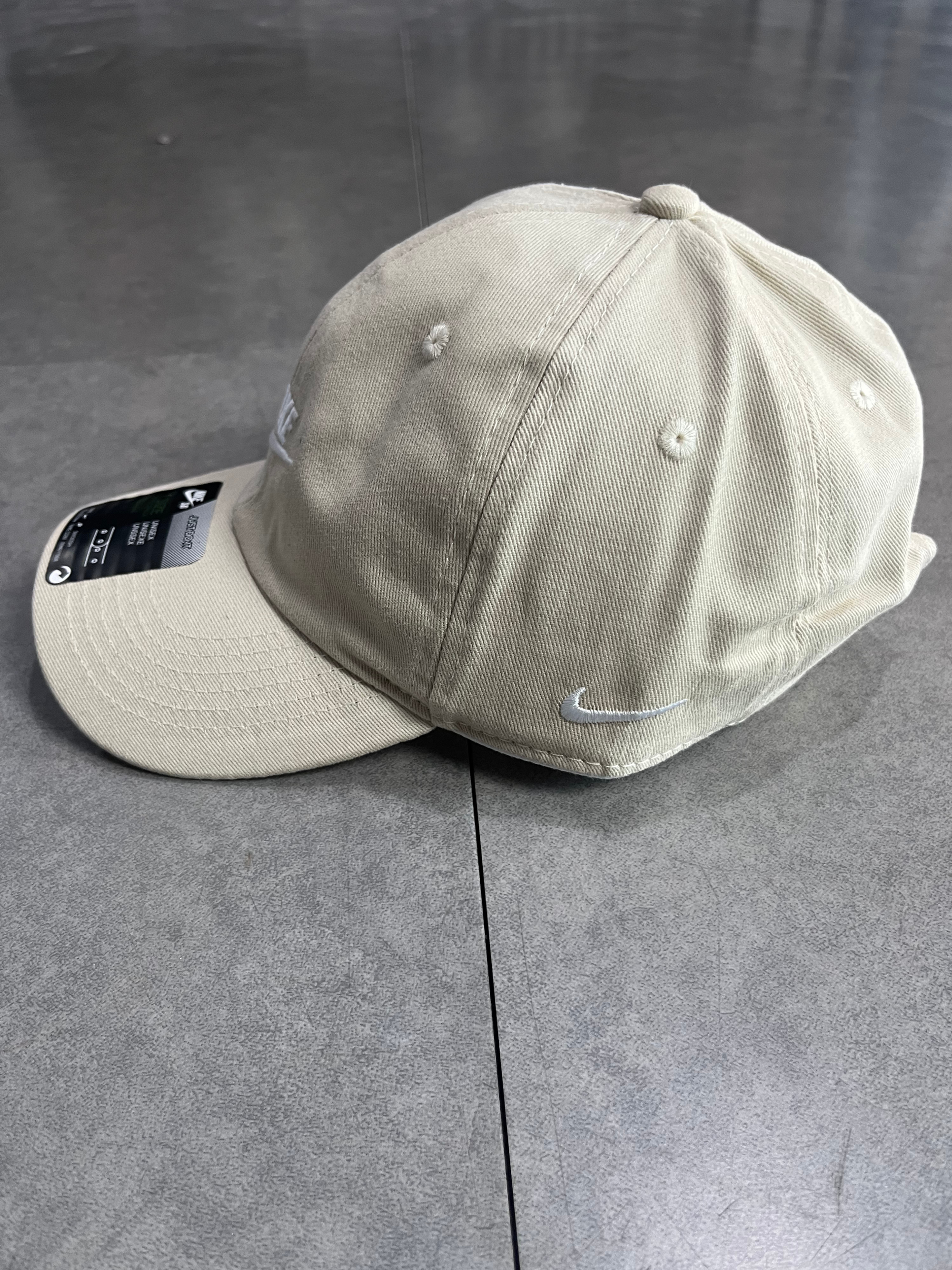 BONÉ FITA CURVADO NK BEJE