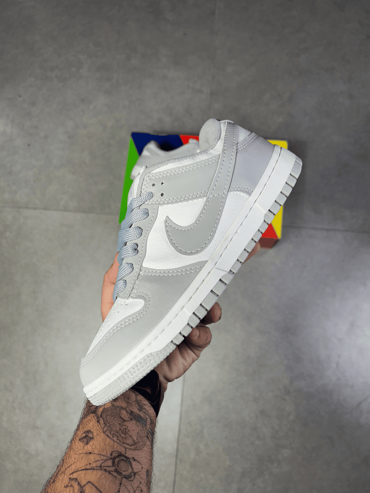 TÊNIS DUNK CINZA E BRANCO