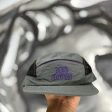 FIVE PANEL CINZA E ROXO