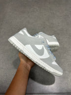 TÊNIS DUNK CINZA E BRANCO