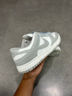 TÊNIS DUNK CINZA E BRANCO