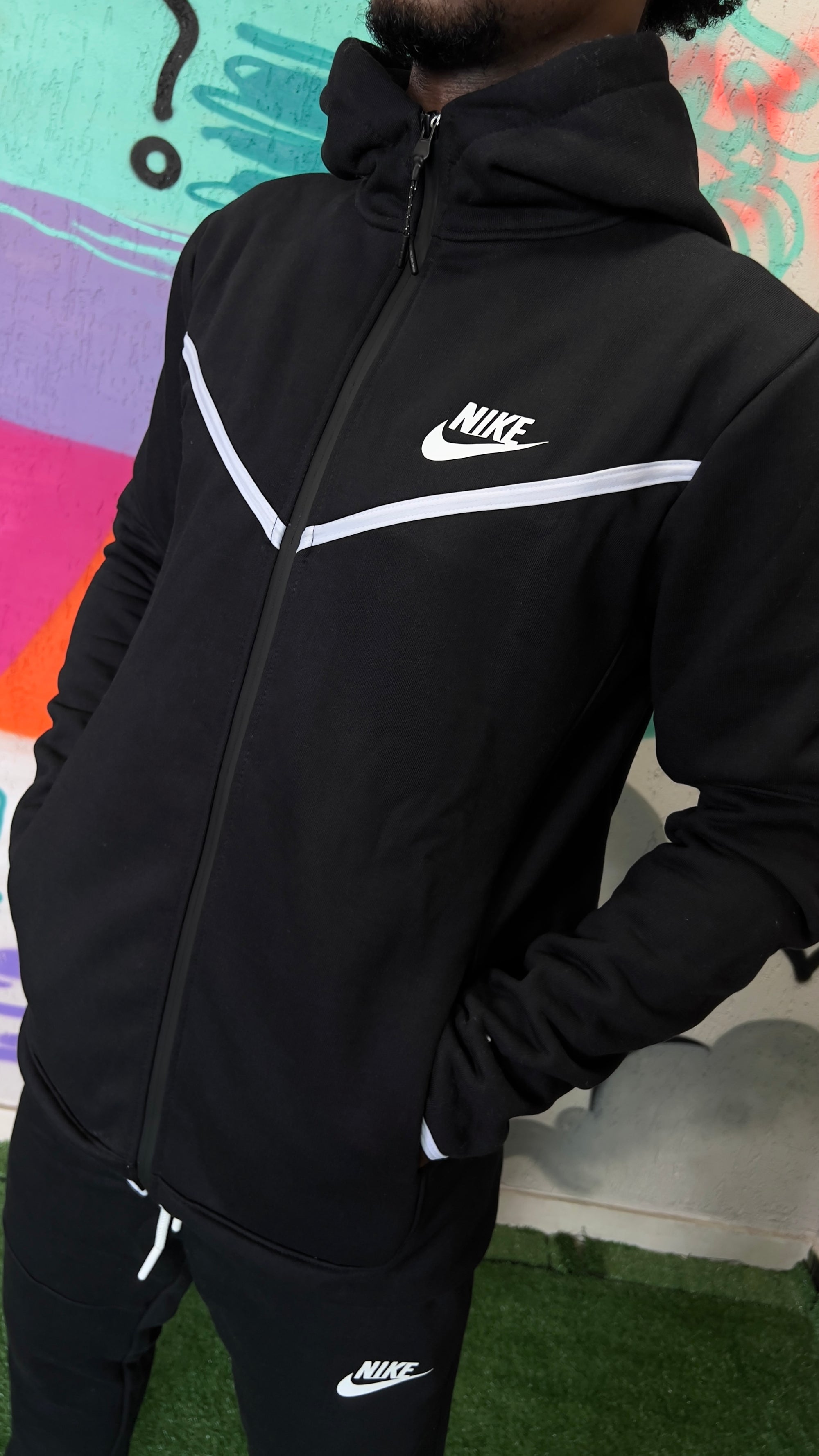 CONJUNTO TECH FLEECE BLACK WHITE