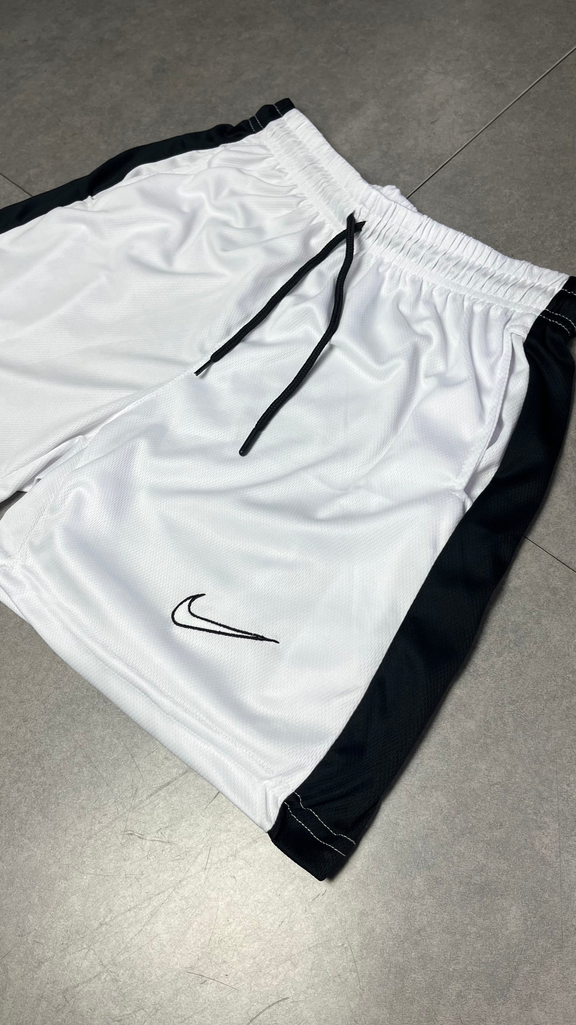 BERMUDA NK DRY FIT WHITE